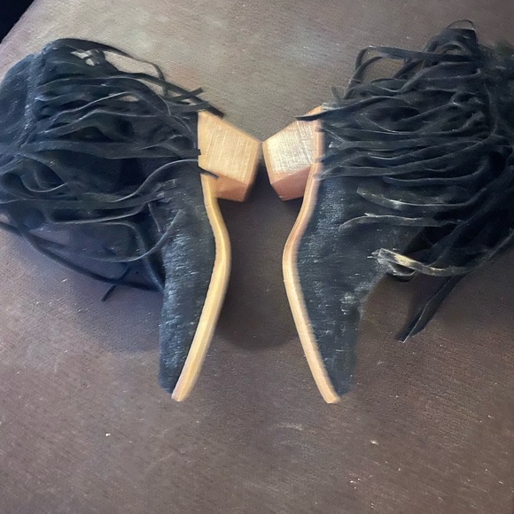 Women - Picture 2 of 8